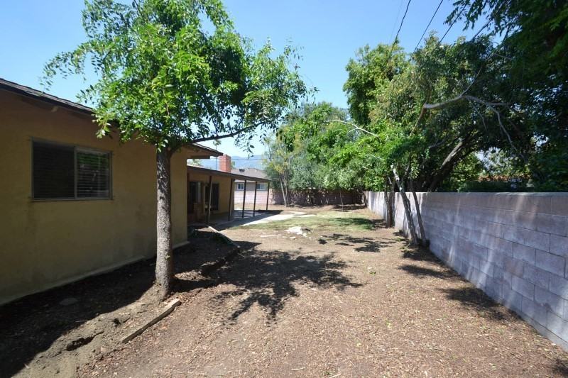 3897 Parkside Dr - Photo 3 of 7