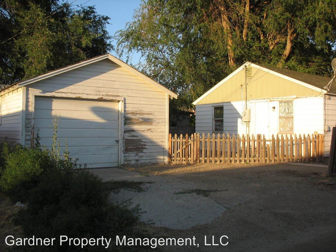 207 N 2nd St - Photo 2 of 9