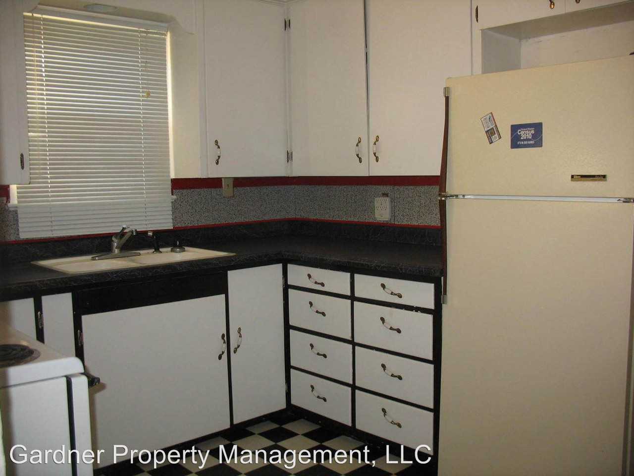 207 N 2nd St - Photo 3 of 9