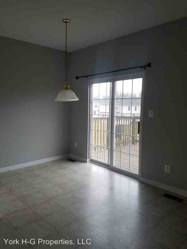 2279 Walnut Bottom Rd - Photo 2 of 18