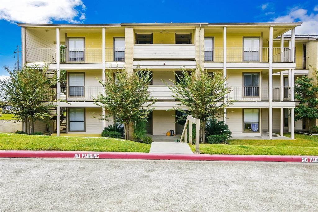 201 Lakeview Terrace #d - Photo 2 of 33