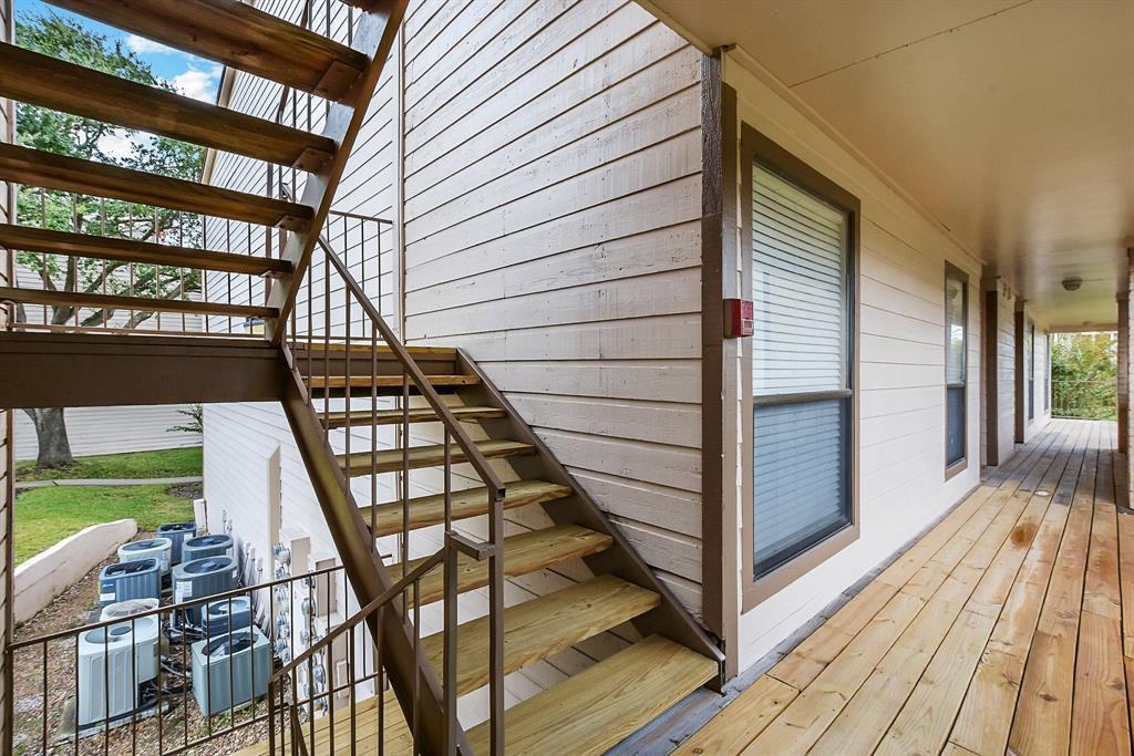 201 Lakeview Terrace #d - Photo 3 of 33