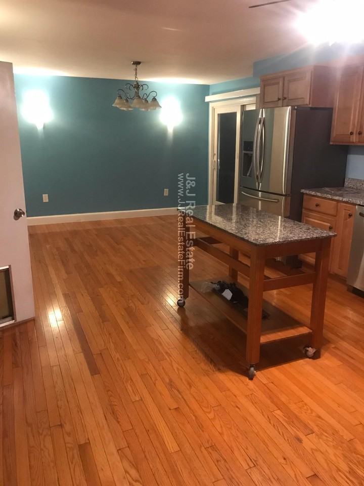 118 College St - Photo 2 of 8