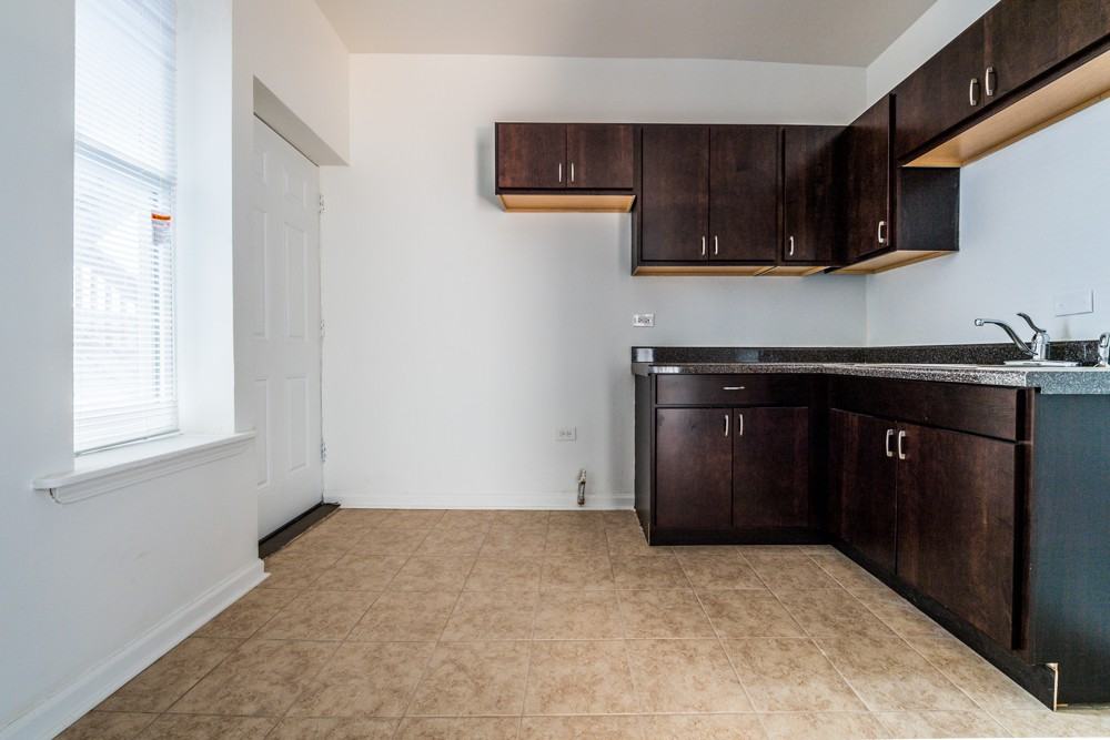 400 S Laramie - Photo 3 of 5