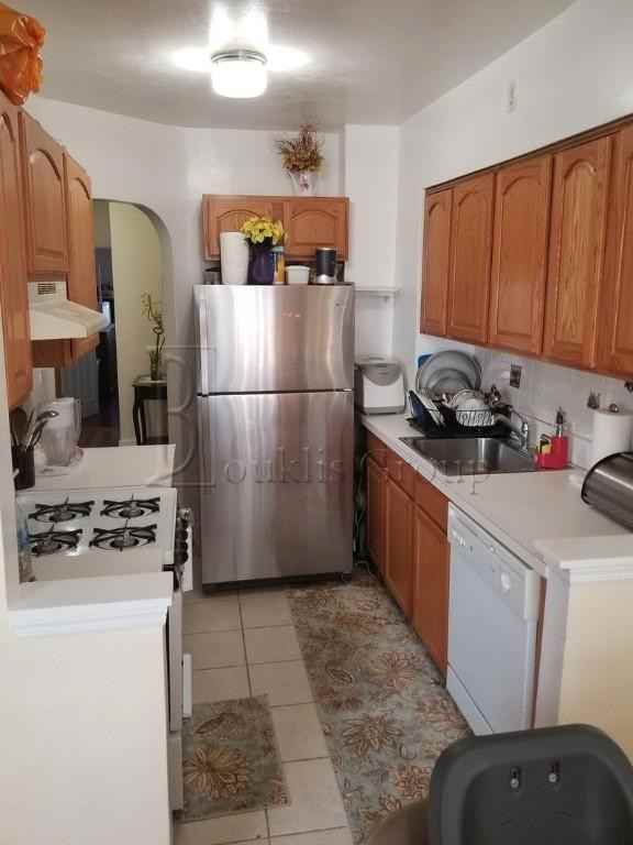 30-52 42nd St 3F - Photo 3 of 6