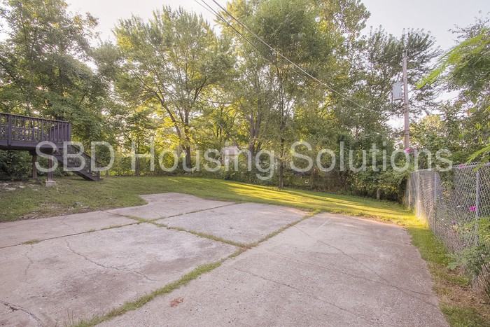 11951 Sycamore Ave - Photo 3 of 28