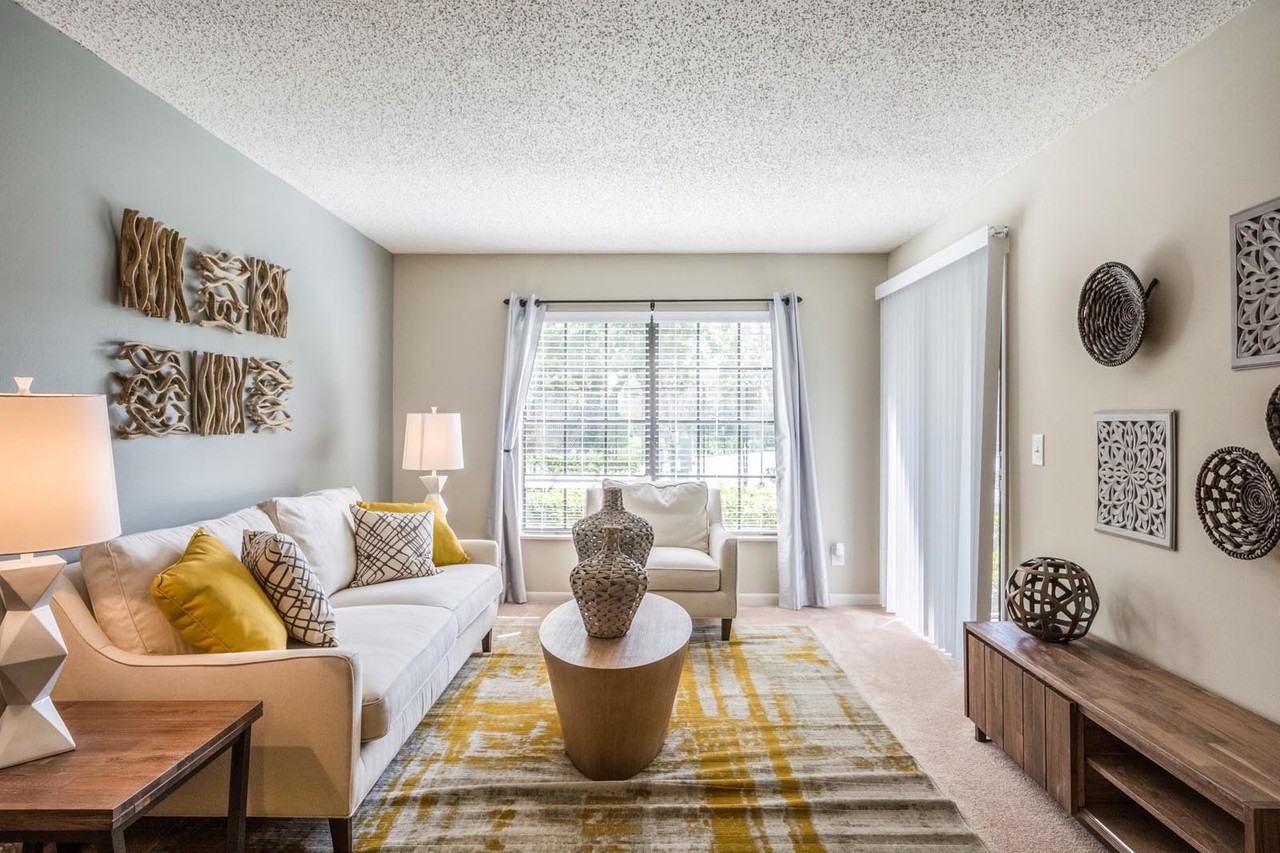 Laurel Oaks - Photo 2 of 8