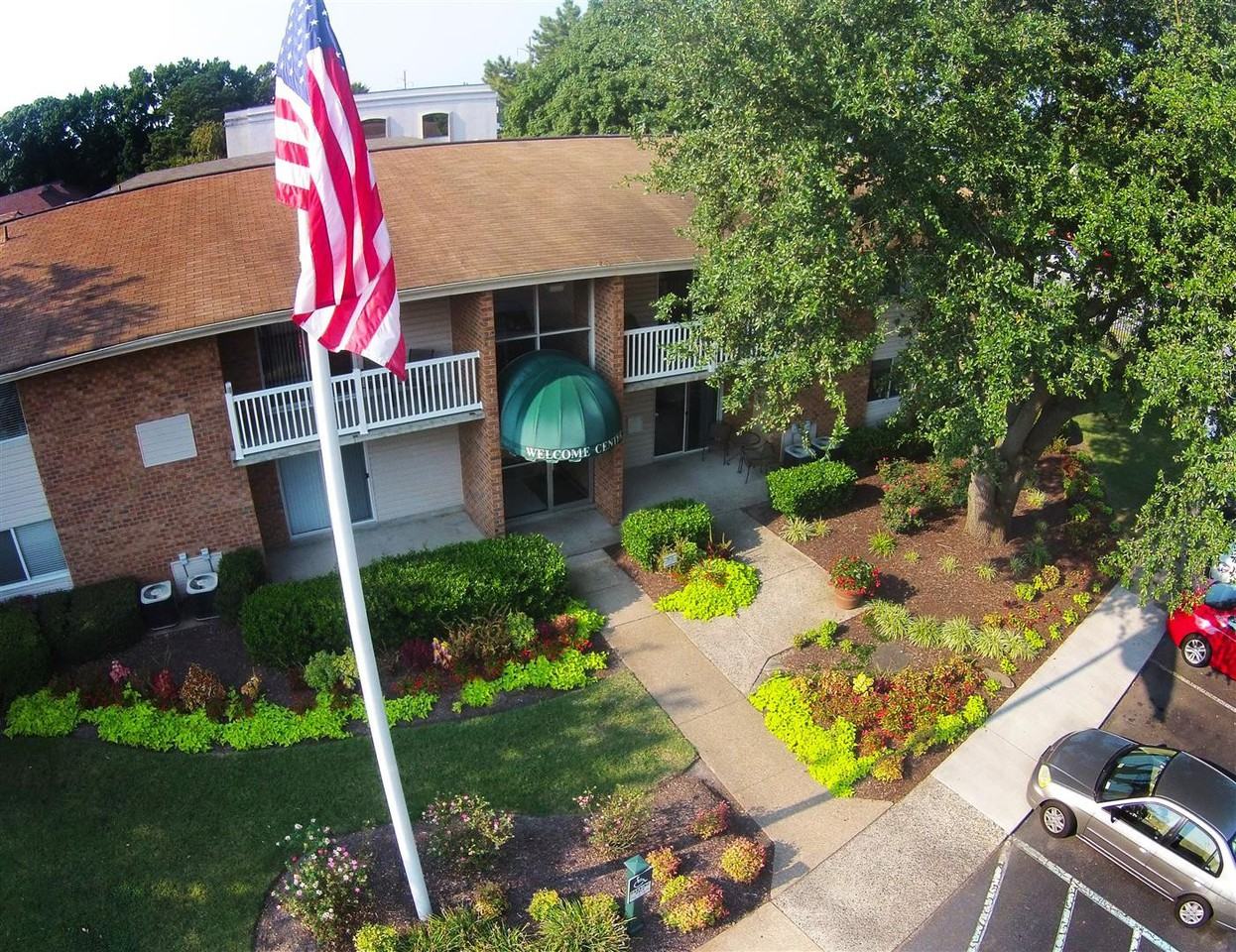 Colonial Arms Apartments - Photo 3 of 24