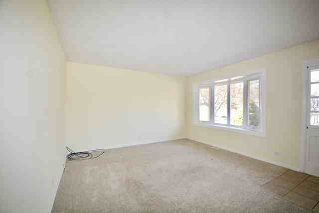 27W288 Manchester Rd - Photo 2 of 21