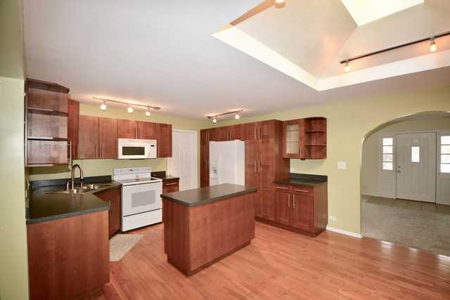 27W288 Manchester Rd - Photo 3 of 21