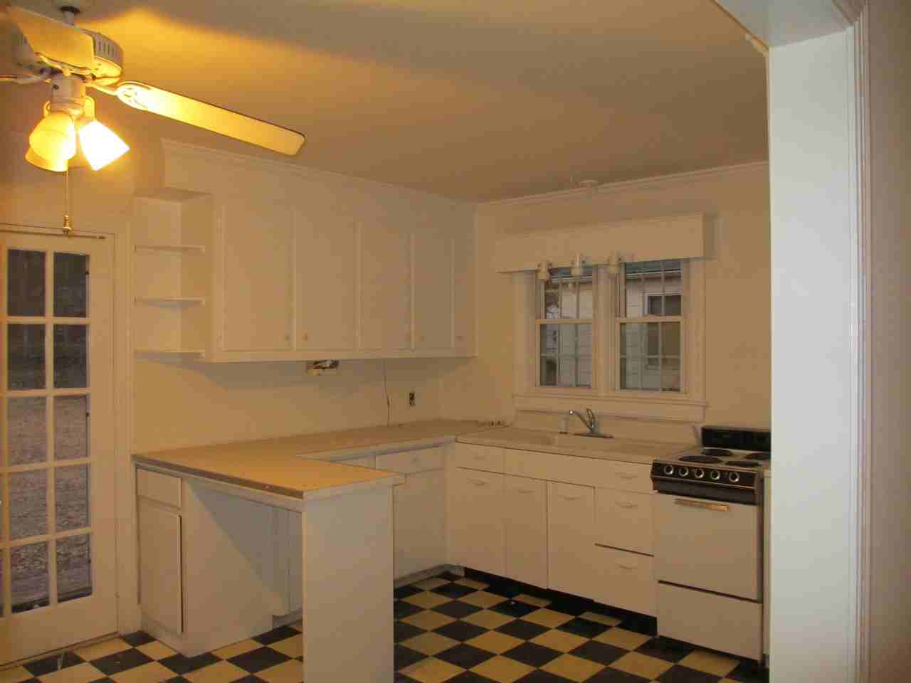 432 Marshall St - Photo 3 of 8