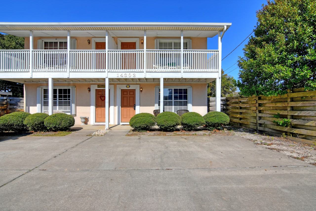 14302 Millcole Ave - Photo 2 of 10