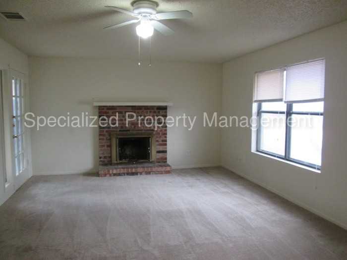 1912 Crooked Ln - Photo 2 of 13