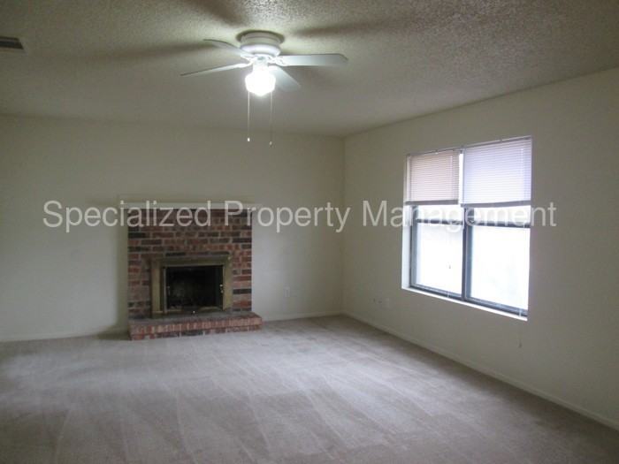 1912 Crooked Ln - Photo 3 of 13