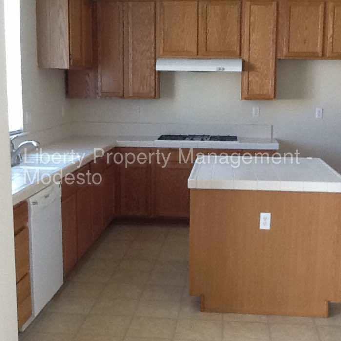 1301 Oasis Ln - Photo 3 of 8