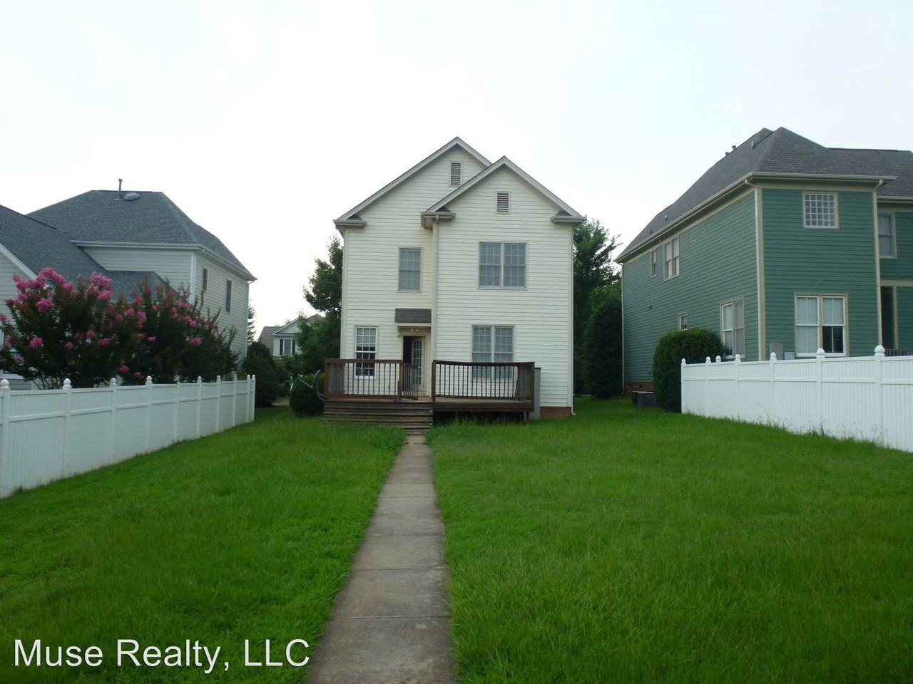 1375 Barnett Woods - Photo 3 of 7