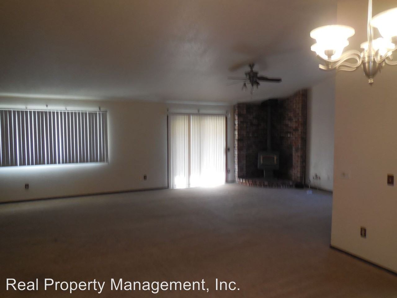 491 Woodhill Dr - Photo 3 of 9