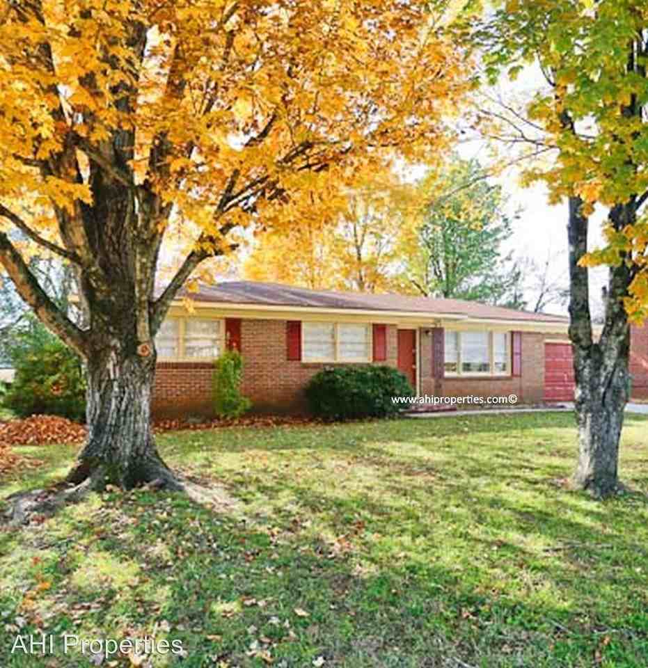 4816 Lumary Dr NW, Huntsville, AL 35810 3 Bedroom House for 750/month