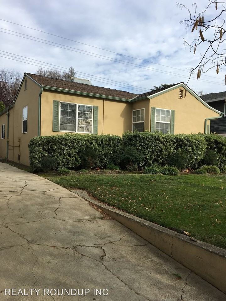 4417 V St - Photo 2 of 17