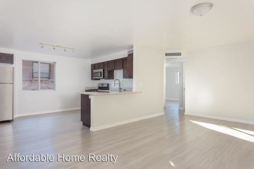 814 E 9th St - Photo 3 of 28