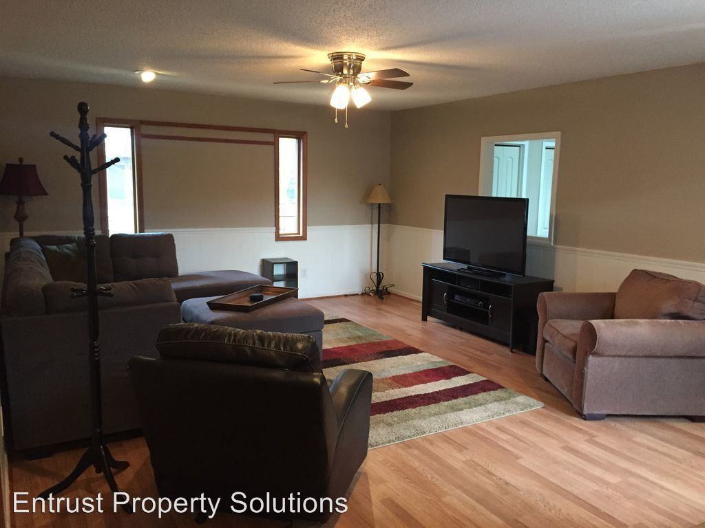 1911 E Gretna St - Photo 2 of 6