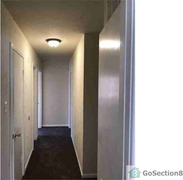 1611 Rosemont St - Photo 3 of 4