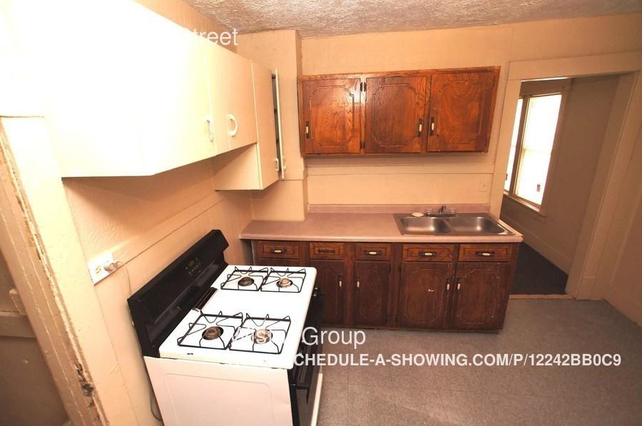 2715 Saratoga St - Photo 3 of 11