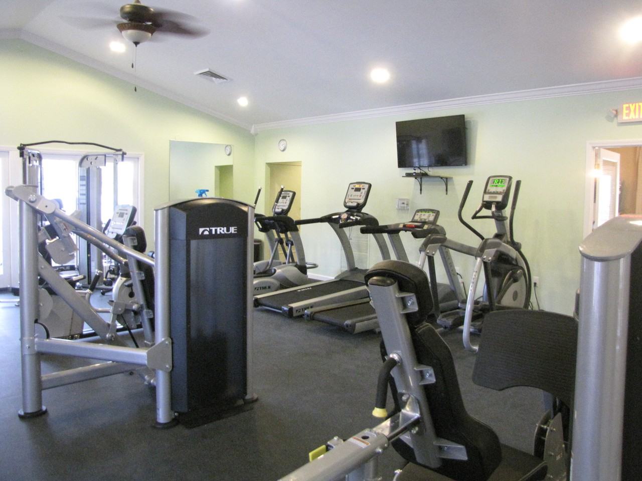 Willow Crest Apartments - Photo 2 of 29