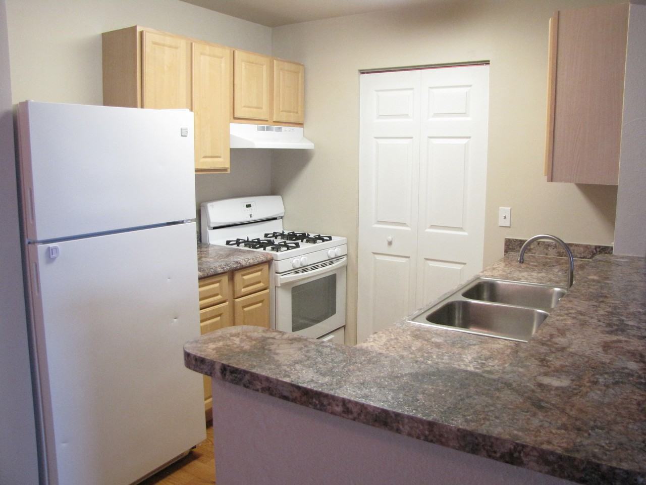 Willow Crest Apartments - Photo 3 of 29