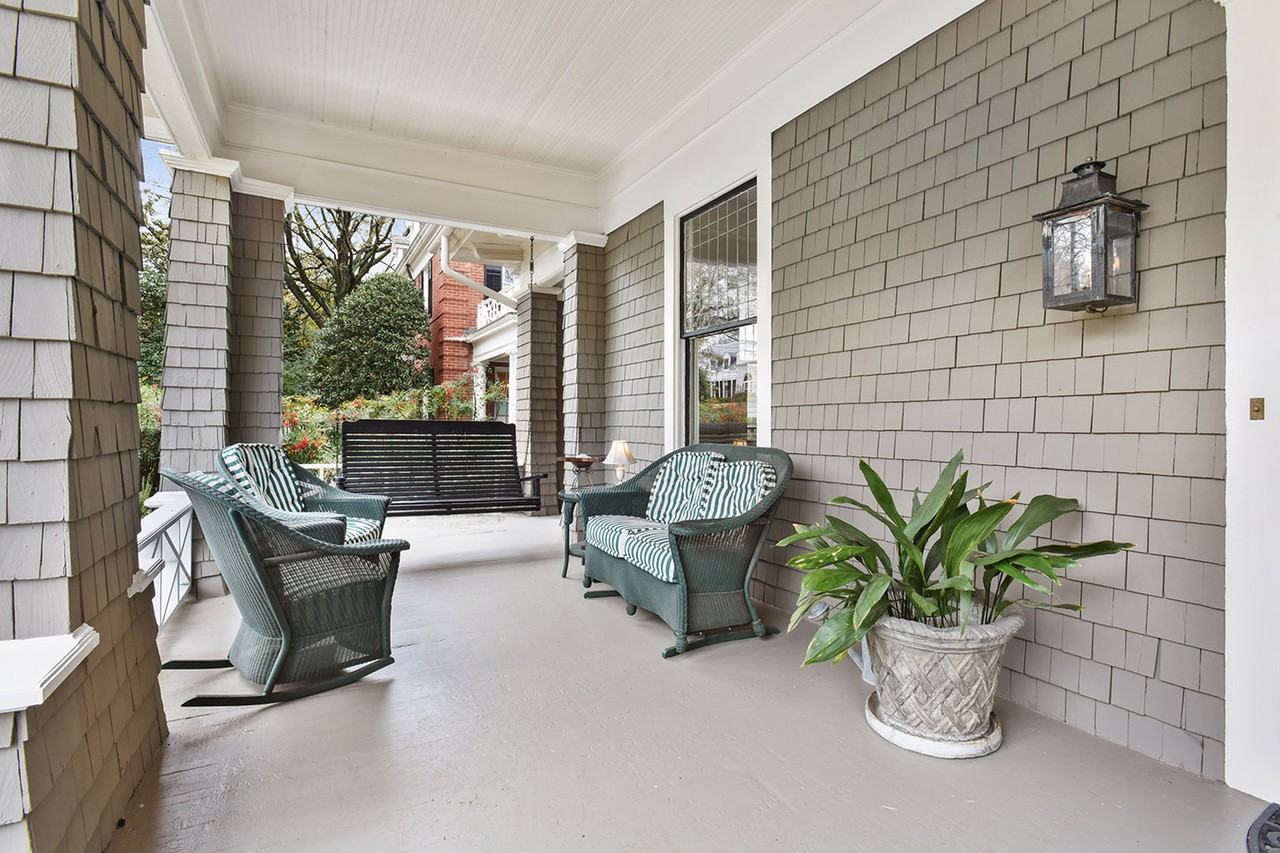 126 Peachtree Cir NE - Photo 3 of 28