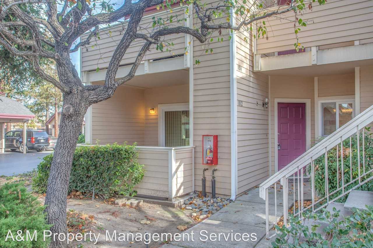 1012 Cedar Gables Dr - Photo 2 of 10