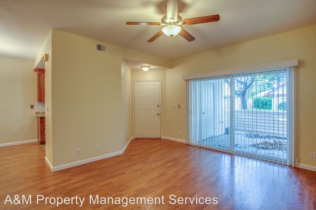 1012 Cedar Gables Dr - Photo 3 of 10