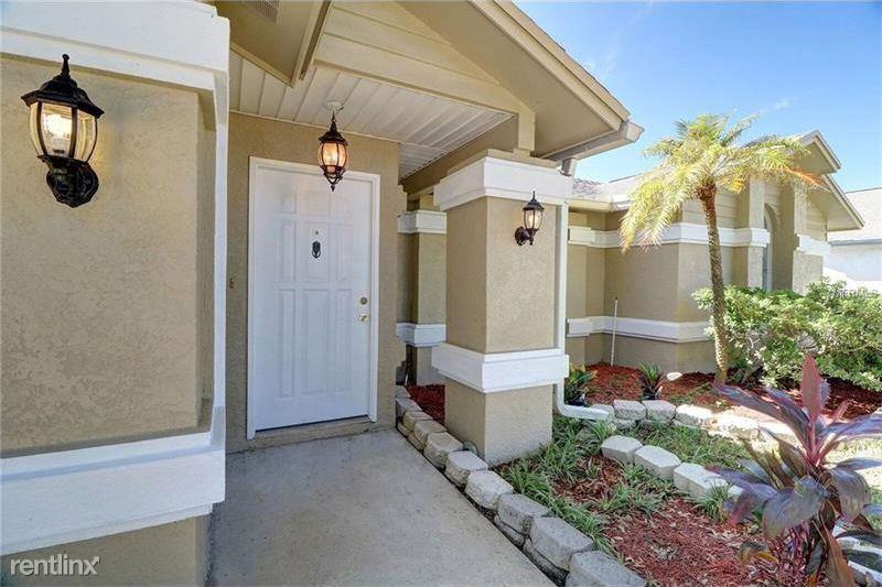 8112 Somerset Dr - Photo 2 of 21