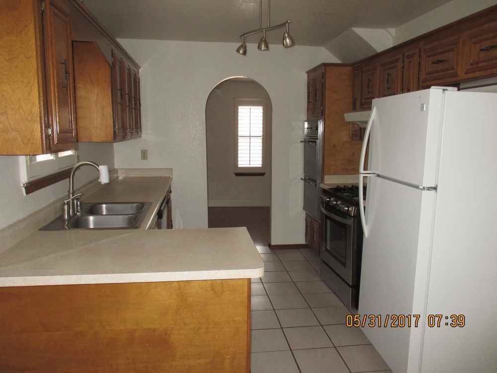 717 Villa Flores Dr - Photo 3 of 21