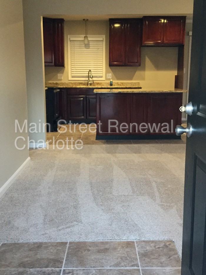 537 Kingfield Dr SW - Photo 3 of 27