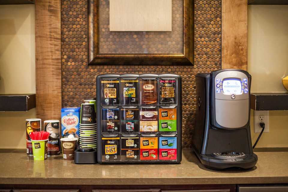 1084 Oakland Ave West - Photo 3 of 50