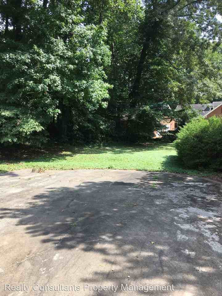 4010 Greenmead Rd - Photo 3 of 18