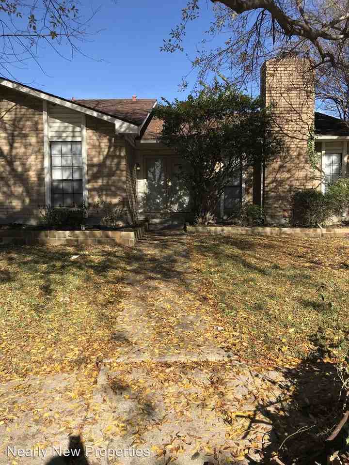 2915 Rio Verde Way - Photo 3 of 30