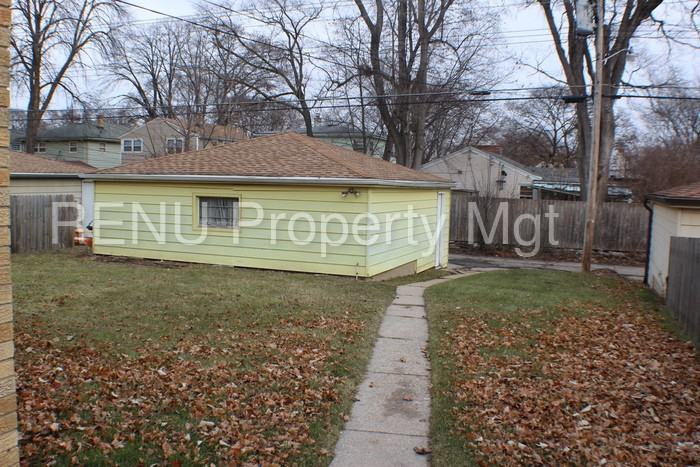 4524 N 69th St - Photo 3 of 12