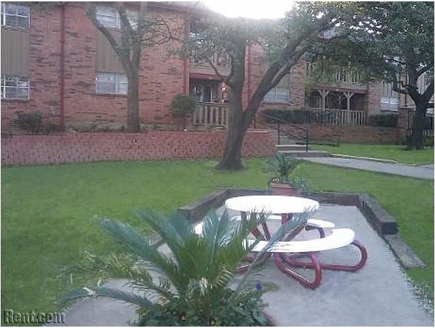 Royal Arms - Photo 3 of 33