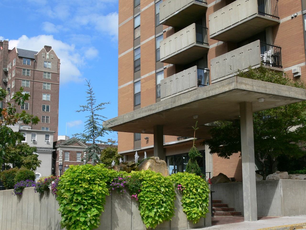 Monroe Park Towers - Photo 3 of 21