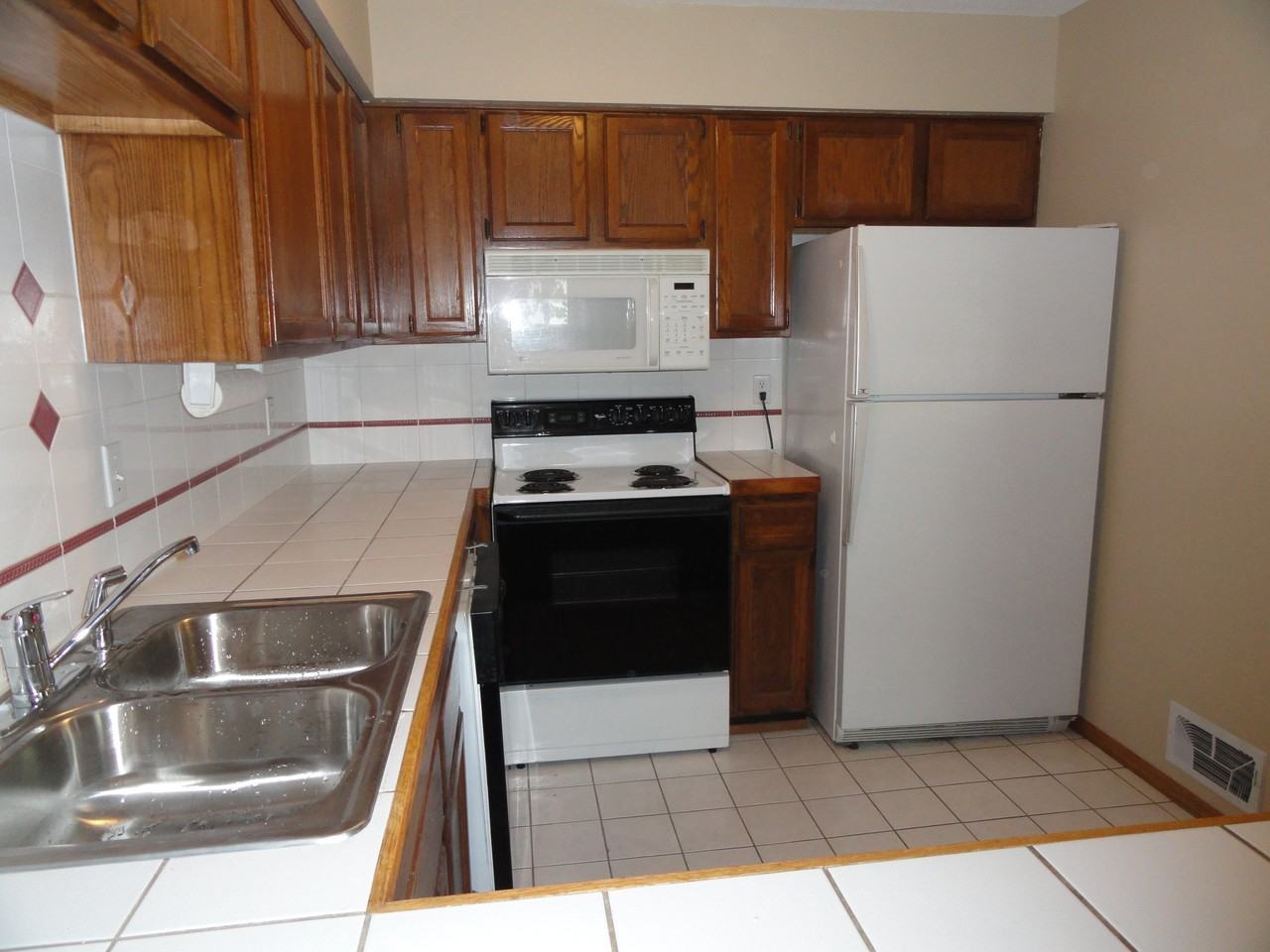 7715 157th St W - Photo 3 of 8