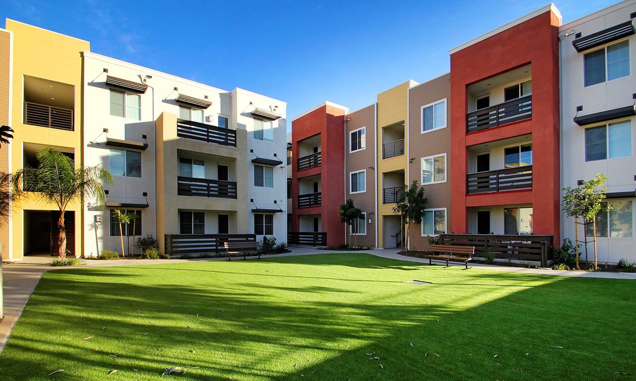 807 West - Photo 2 of 26