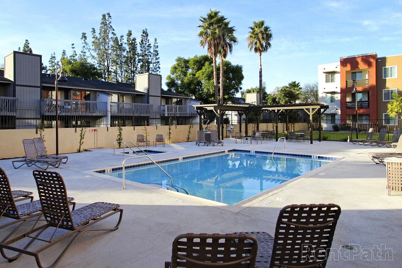 807 West - Photo 3 of 26