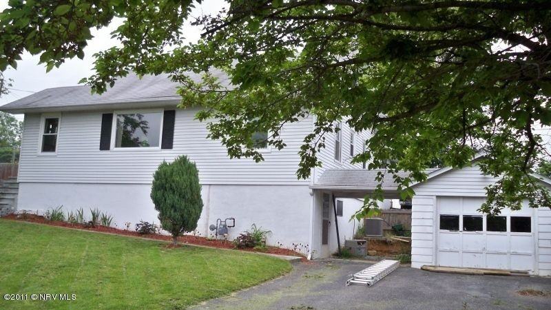 7494 Peppers Ferry Blvd - Photo 2 of 33