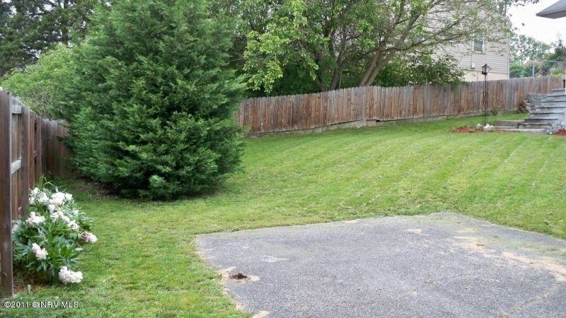 7494 Peppers Ferry Blvd - Photo 3 of 33