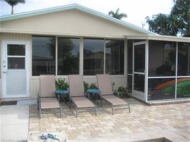 2574 Bayshore Dr - Photo 2 of 6