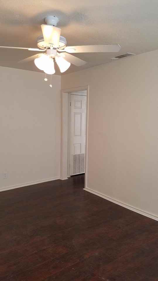 577 W 6th St - Photo 3 of 18