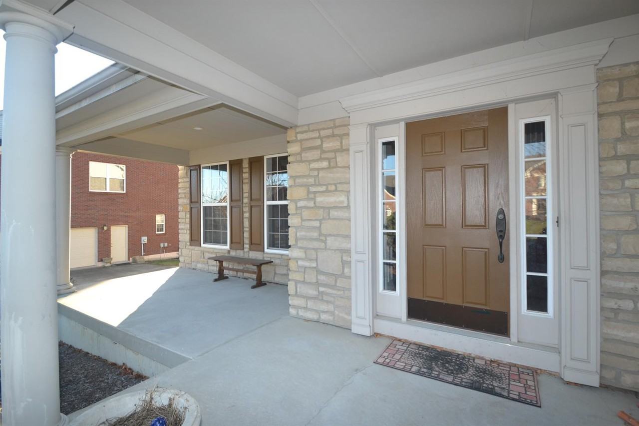 7575 Foxchase Dr - Photo 3 of 25