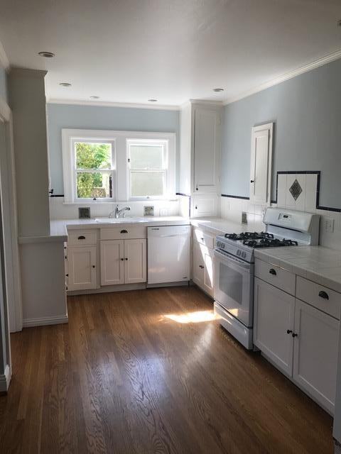 301 Bayswater Ave - Photo 3 of 24